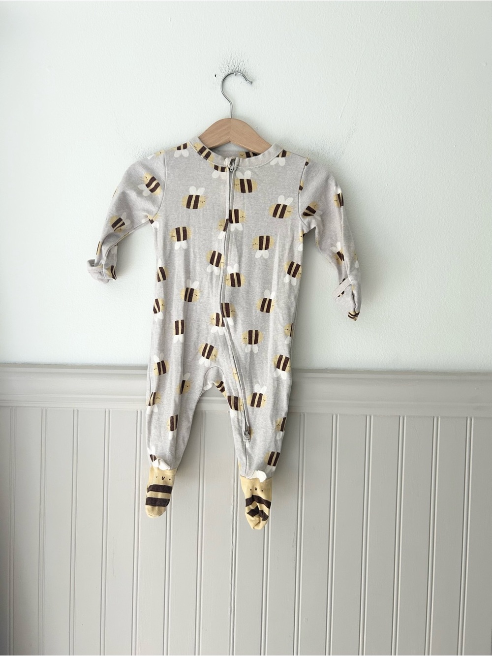 Old Navy 6-9M Bee Print Footed Sleeper Gray Zip Cotton One Piece